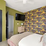 Vibrant Designer House With Roof Deck & Garage Near Dt