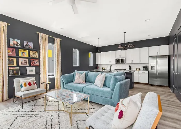 Vibrant Designer House With Roof Deck & Garage Near Dt