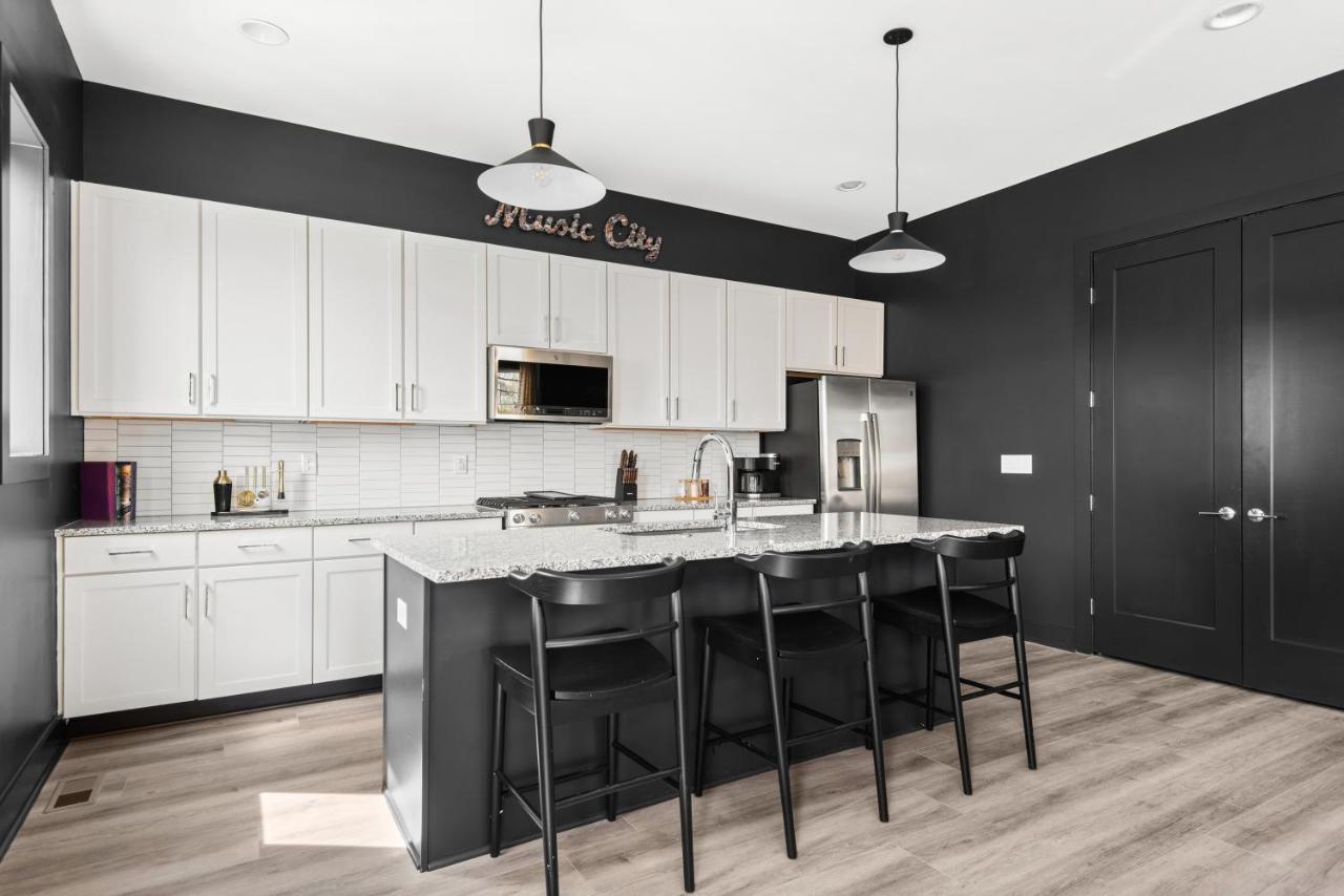 Vibrant Designer House With Roof Deck & Garage Near Dt *
