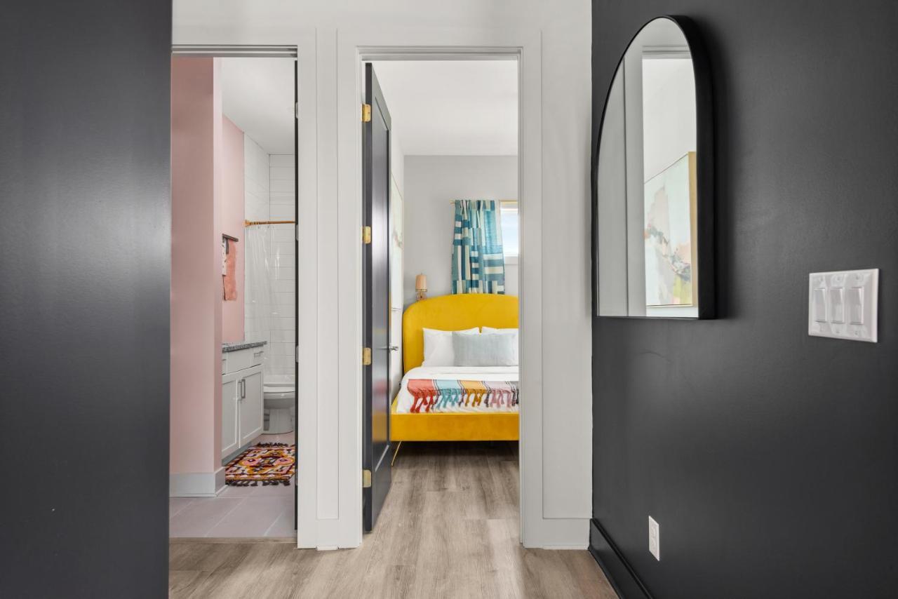 Vibrant Designer House With Roof Deck & Garage Near Dt Nashville