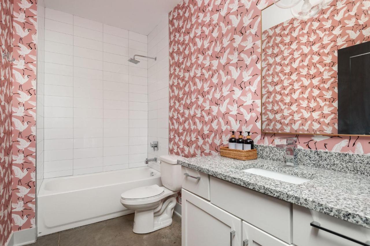 Vibrant Designer House With Roof Deck & Garage Near Dt Nashville