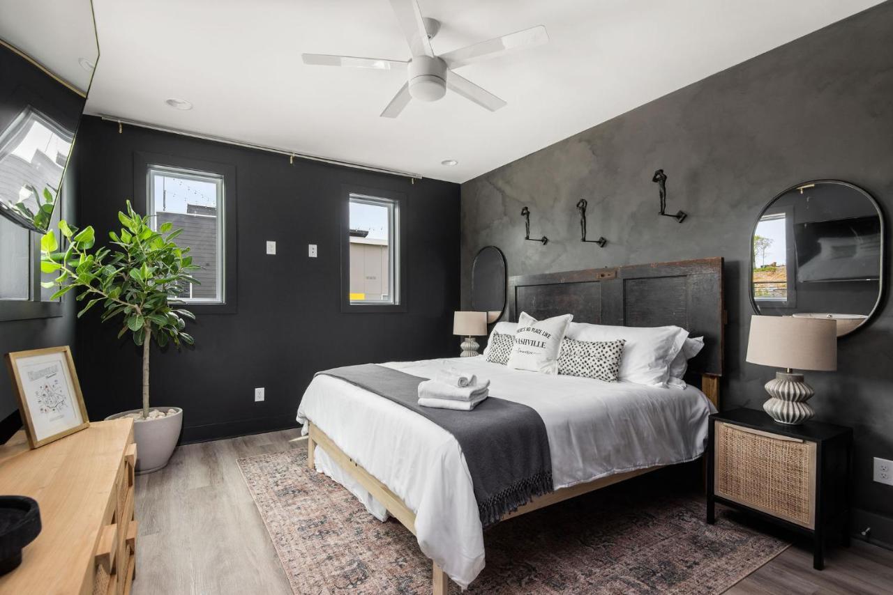 Vibrant Designer House With Roof Deck & Garage Near Dt Nashville